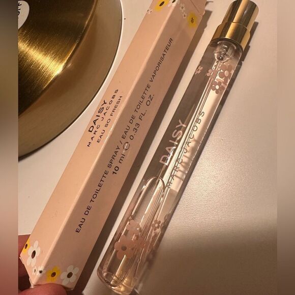 Marc Jacobs Daisy Eau So Fresh Eau de Toilette Travel Spray 10ml - New - Picture 11 of 17